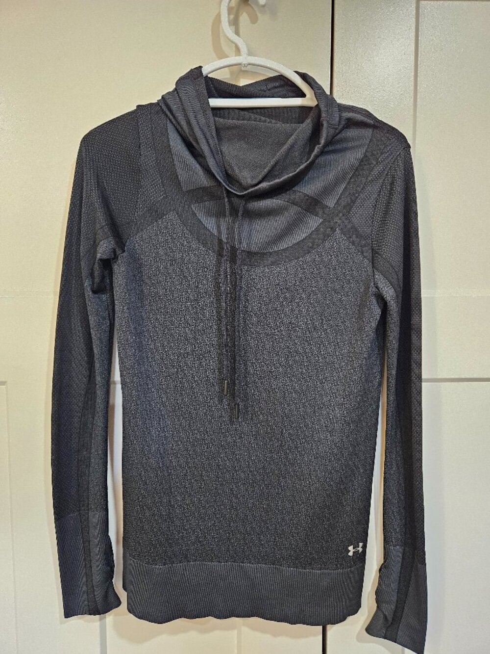Under Armour Threadborne Women’s S/P Charcoal Hooded Long Sleeve Thumbhole Top